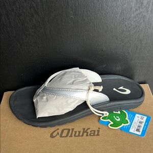 Olukai Black and Gray Girls Flip Flops